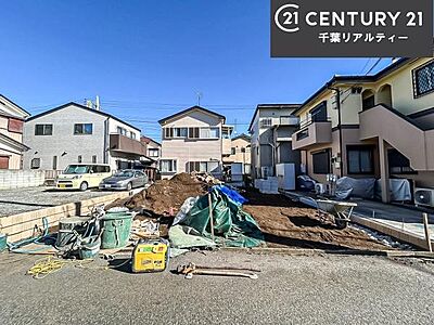 外観：建設中です！施工例のご見学できます！周辺環境や他物件もまとめてご案内可能です！不動産の事ならどんな事でもお気軽にご相談ください。