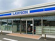 ローソン鹿児島東谷山三丁目店まで492m、ちょっとした買い物からATM利用まで◎ セブンイレブンが近くて暮らしやすい環境です。