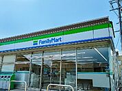 ファミリーマート山田店まで2006m、急な買い物やATMの利用にも便利♪徒歩圏に『ファミリーマート』があって安心です。
