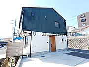 【外観】モダンな外観で落ち着きのあるデザインです