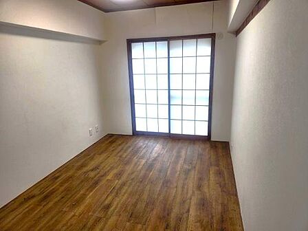 明るい洋室です。お好きな家具に囲まれて楽しい毎日をお過ごしになれます。