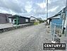 その他：前面道路がしっかりと確保されており車の出入りもスムーズに行えます。現地周辺は落ち着いた雰囲気で穏やかな町並みが広がっています。敷地前まで舗装が施されているため日常の移動も快適です。