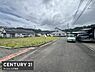 その他：開放感のある前面道路が特徴的です。周囲に住宅が並び落ち着いた街並みが広がります。道路の幅がしっかり確保されており車両の通行もスムーズです。現地から周辺の様子が良くわかります。