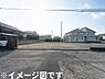 その他：落ち着いた住宅街に位置する更地となります。道路に面しているため車の出入りもスムーズです。周囲には住宅が立ち並び整った環境が広がっています。敷地全体がフラットで利用しやすい点も魅力です。