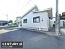 その他：前面道路が広く開放的な印象を与えます。敷地と道路との段差が少なく出入りがしやすい立地です。建物の外観がシンプルで整っています。周囲も住宅地で落ち着いた雰囲気が感じられます。