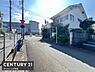 その他：前面道路が広く車の出入りがしやすい環境です。周辺はすっきりとした街並みが広がっています。敷地前は舗装されており歩道も整備されています。明るい印象の現地写真です。周辺施設へのアクセスも良好です。