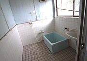 洗い場が広いお風呂です。ユニットバスに変更も可能です。