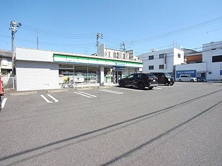 ファミリーマート千種春岡二丁目店まで586m