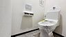 トイレ：清潔感あふれる白基調のシンプルなトイレ空間。すっきりとした設計で毎日気持ちよく使用でき、コンパクトながら使い勝手のよい仕上がりです。
