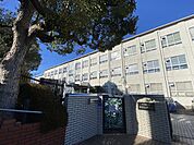 名古屋市立御幸山中学校まで526m