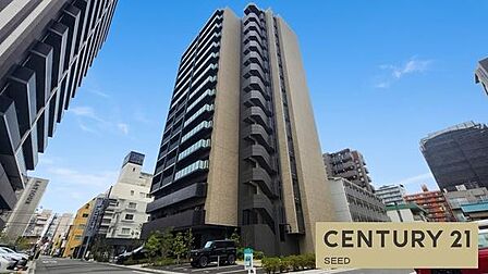 角地に建つ開放的な立地。採光・通風ともに恵まれた人気の住まいです。