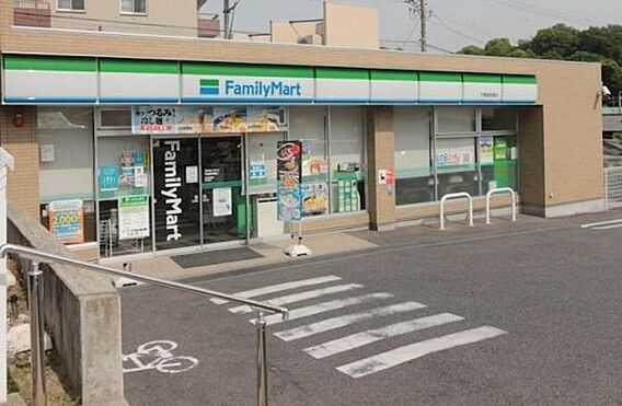 ファミリーマー...