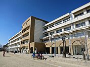 岡崎市立北中学校まで1000m