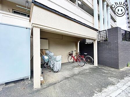 屋根付き駐輪場 雨が降っても屋根付きで安心です。