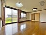 リビング/ダイニング：LDK　窓から明るい光の差込む開放的なリビングは、いつでも快適で、家族で過ごしやすい「憩いの空間」を作り出してくれます。風通しも良く、ゆったりとした家族団欒の時間が増えそうな空間です。