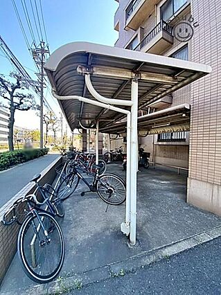 屋根付きの駐輪...