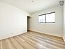 子供部屋：家族一人ひとりにあわせたプライベートな空間。充分な広さとクローゼットを設置したお部屋はお子様の成長を促します！お子様の成長を支える、勉強や好きなことに没頭する学びの空間にピッタリです！