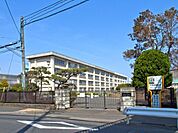 梅田小学校まで1305m