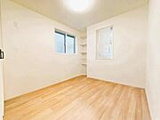 1階4.4帖のお部屋です。