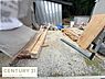 駐車場：建築中の様子が確認できる物件です。