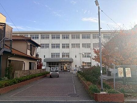 姫路市立朝日中学校まで1393m