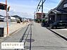 その他：前面道路は見通しが良く開放感のある環境です。周辺には低層の建物が並び圧迫感がありません。道路の幅員も十分で車の出入りもしやすいです。電柱や配線が整然としていて落ち着いた街並みが広がっています。