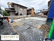 周辺には住宅が立ち並び静かな環境が広がっています。