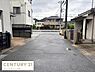 その他：前面道路は舗装されており周囲には落ち着いた住宅が建ち並んでいます。すっきりとした道幅で車の出入りもしやすい環境です。周辺に電柱や配線が目立たず見通しの良い道路です。