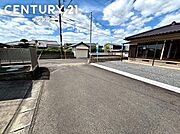 南側の前面道路から撮影した現地写真です♪