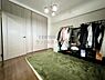 子供部屋：5.3帖の洋室です。趣味部屋やお子様のお部屋として利用出来ます。