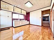 シンプルで使いやすい設計のキッチン♪ダイニングスペースにもなるので、ご家族と会話を楽しみながらお料理ができます♪