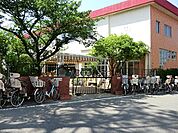 宮前幼稚園まで674m