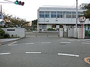 横浜市立瀬ケ崎小学校まで298m