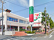 イトーヨーカドー桂台店まで148m、スーパー・ドラッグストア・銀行ATMが揃って便利です。小中学校や郵便局も近く、桂台エリアの中心地になっています。