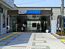 周辺：小田急線「百合ヶ丘」駅まで2114m、駅北側は閑静な住宅街が広がり、駅南側は複数の団地とスーパーがあるため賑わっています。