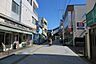 周辺：鵠沼海岸商店街まで823m