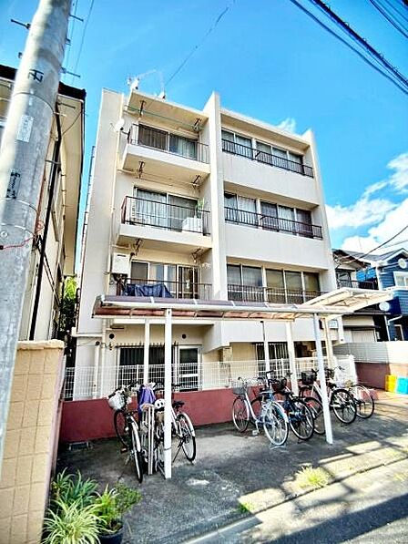 【駐車場】マンション敷地内にある駐輪場です。