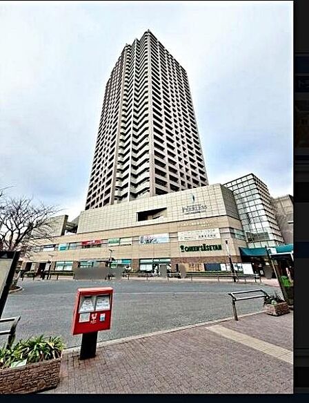 【外観】2002年03月築、33階建て最上階部分 オートロック付き・エレベーター5基有り・宅配ボックス有り