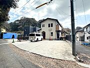 前面道路含む現地写真です