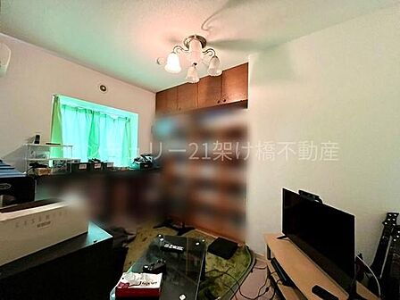 【洋室】防音室に繋がる玄関隣の洋室です。