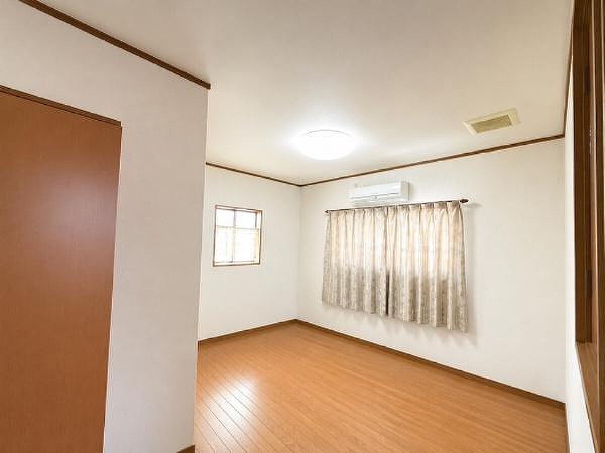 Used detached house · 4SLDK in Osaka &mdash; photo 4