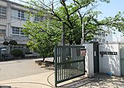 東大阪市立若江小学校まで913m、お子様の通学に無理ない距離で安心♪