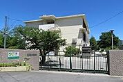 枚方市立東香里小学校まで800m、閑静な住宅街でお子様の通学も安心