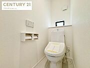 シンプルで使いやすいトイレが整い、清潔感ある安心の設備です。手洗い付きより使い勝手がいいです。