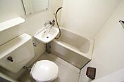 別号室のお写真ですので、現況を優先とさせて頂きます(実際のお部屋をご内覧下さい)
