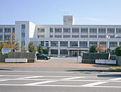 守山市立守山南中学校まで981m
