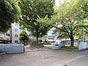 北本市立東中学校まで1700m、毎日の通学が程よい運動になる！部活動で帰りが遅くなっても安心な距離感です。