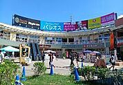 UNICUS伊奈まで583m、家族で気軽に立ち寄れる「ウニクス伊奈」。日用品の買い物から食事まで、みんなのニーズにこたえる地域の頼れる複合商業施設。
