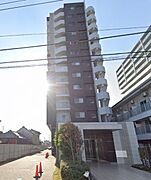 JR高崎線「鴻巣」駅徒歩8分！南東向き角部屋の4LDKで5階からの眺望も良好。エレベーター・オートロック・宅配BOX完備で、ペットと暮らせる快適マンションです◎