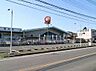 周辺：コメリハード＆グリーン伊奈小室店まで550m、日用品のお買い物や、お庭造りの資材調達に大変便利です。日々のちょっとしたお買い物にも重宝する便利な住環境です。